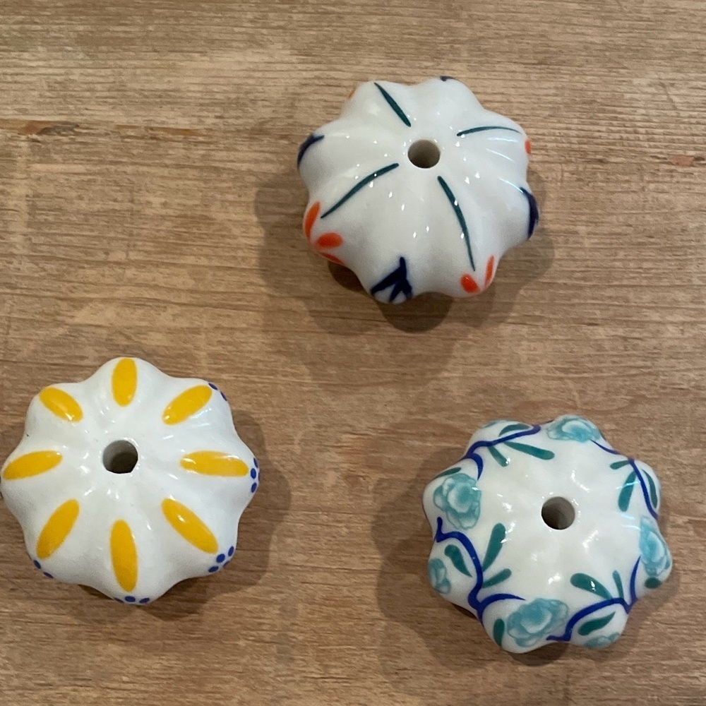 NWOT VTG Pier 1 Hand Painted Ceramic cabinet knobs drawer pulls handles (3)